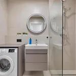 Apartment Lam Lakeside - Ac - Free Parking Pressburg