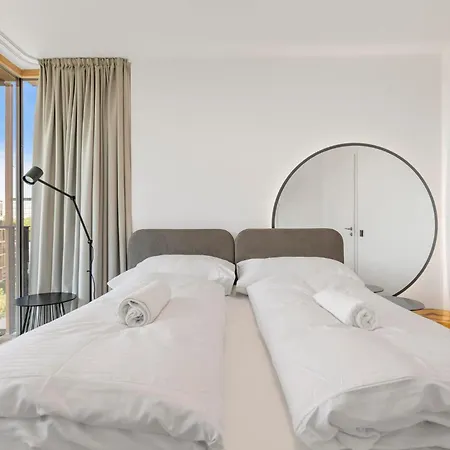 Lam Lakeside - Ac - Free Parking Appartement Bratislava