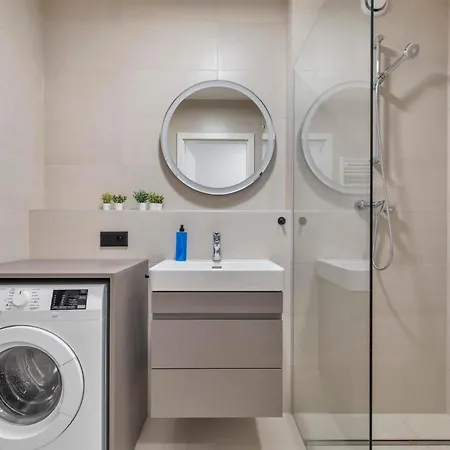 Apartment Lam Lakeside - Ac - Free Parking Pressburg